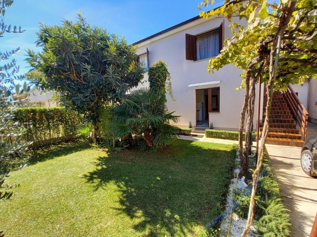 Vonkajšia záhrada v ubytovaní Apartment Toni Valbandon