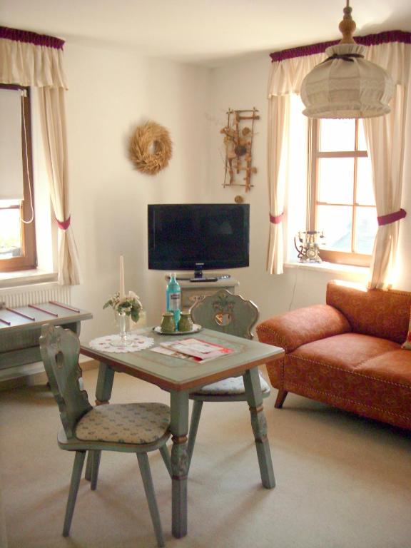 Televiisor ja/või meelelahutuskeskus majutusasutuses Elegant-Hotel "Zur Burg"
