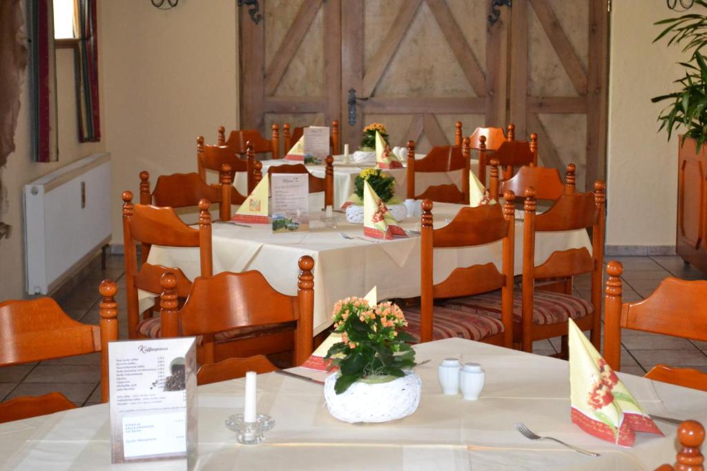Restoran või mõni muu söögikoht majutusasutuses Elegant-Hotel "Zur Burg"