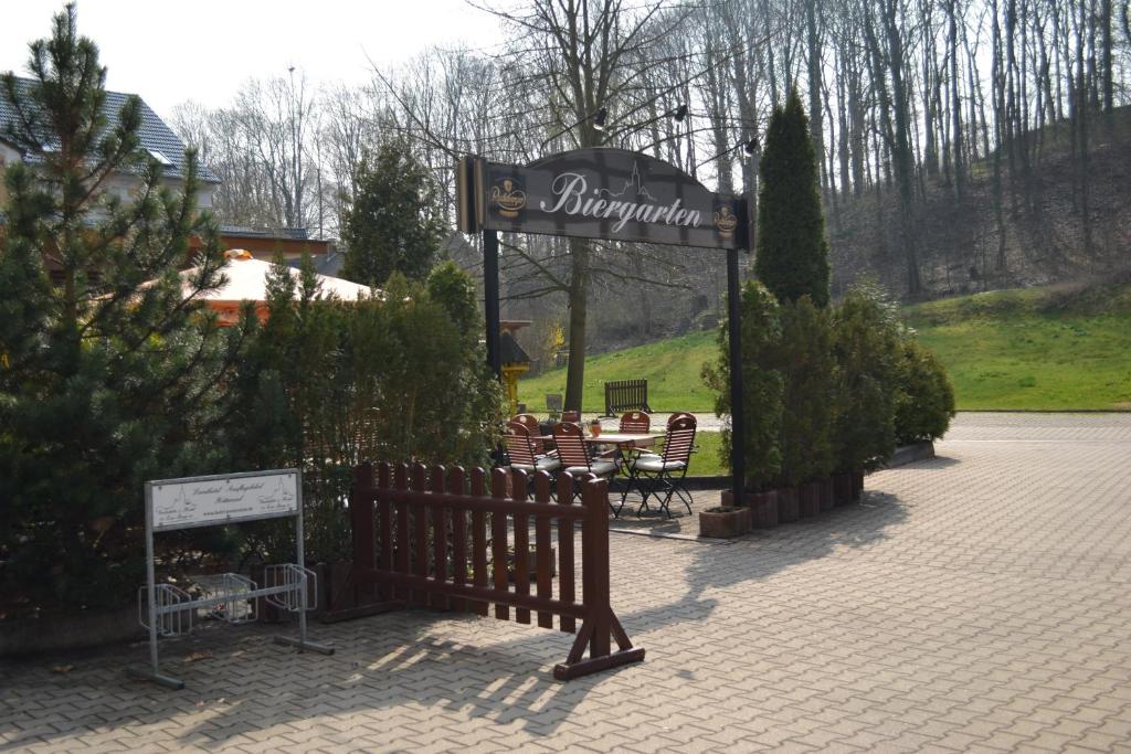 Aed väljaspool majutusasutust Elegant-Hotel "Zur Burg"