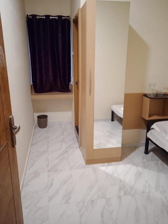 Postel nebo postele na pokoji v ubytování Nestlay Rooms Ambattur