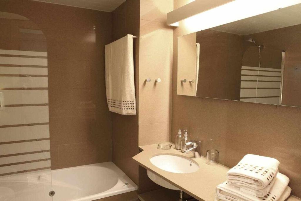 Passeig de gracia sun apartament balcony 2 bedroo - 14