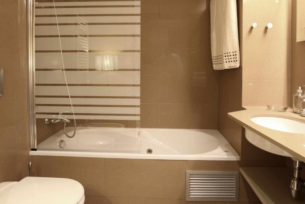 Passeig de gracia sun apartament balcony 2 bedroo - 15