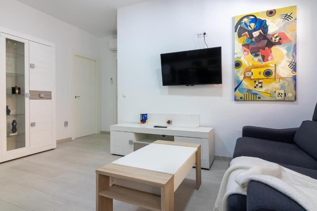 Televízia a/alebo spoločenská miestnosť v ubytovaní Santa María FreshApartments