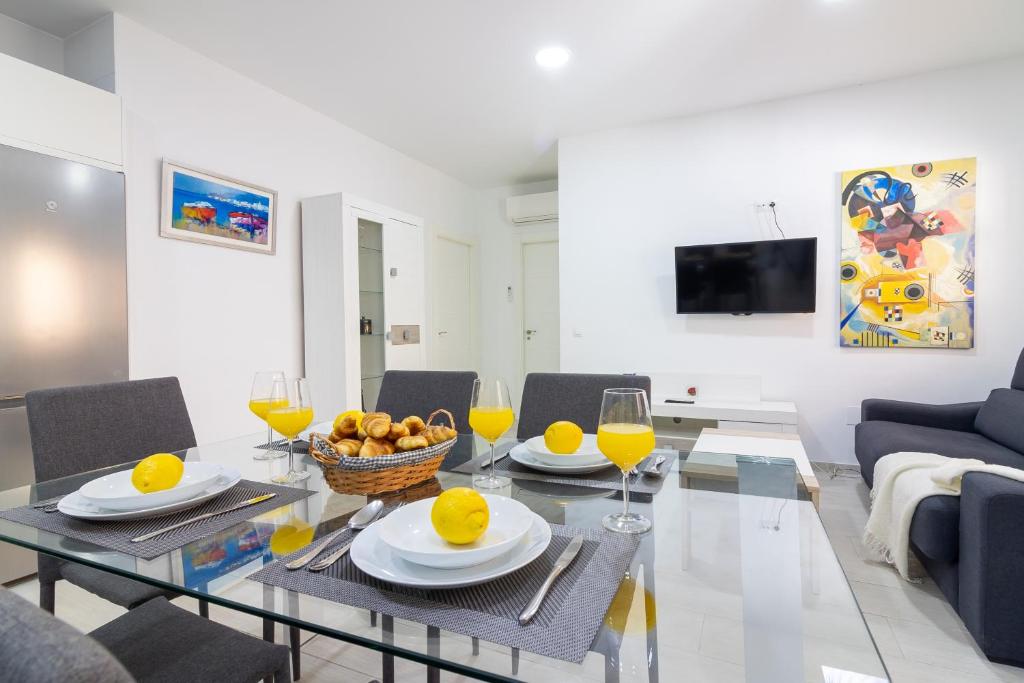 Televízia a/alebo spoločenská miestnosť v ubytovaní Santa María FreshApartments