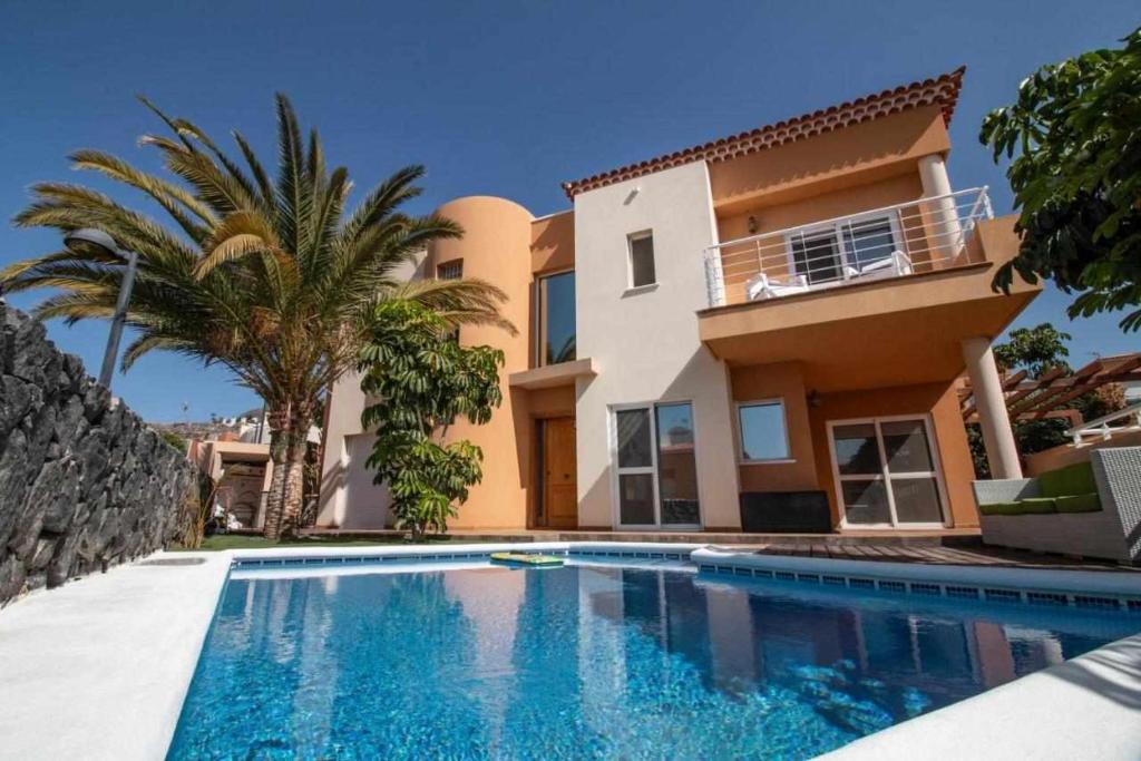 Zdjęcie z galerii obiektu Moon Villa Los Gigantes w mieście Puerto de Santiago