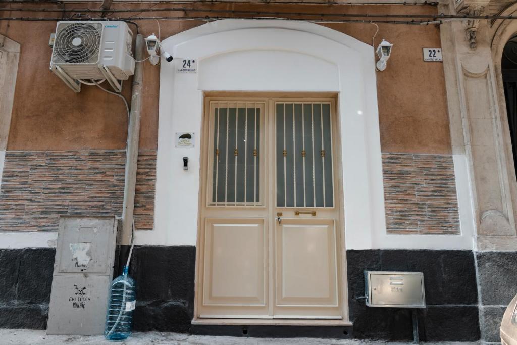The facade or entrance of Don Fulippu Home to city center