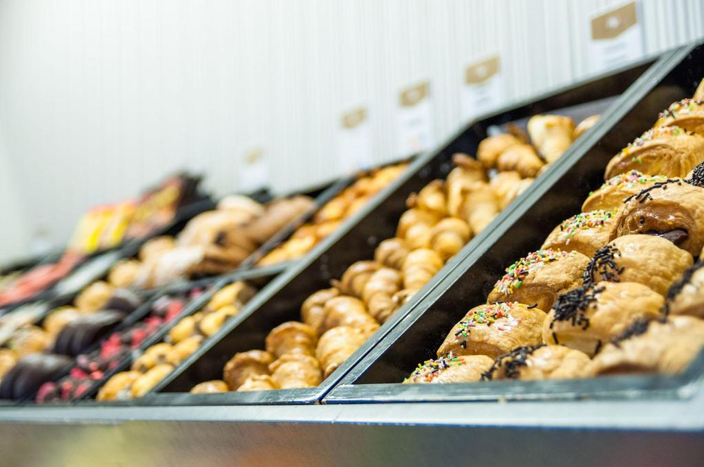 a bunch of pastries on display in a bakery at Áurea Casa Palacio Sagasta by Eurostars Hotel Company in Cádiz