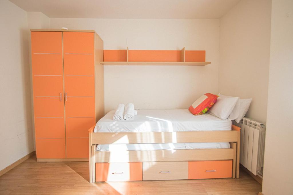 Posteľ alebo postele v izbe v ubytovaní Serrallo Apartment