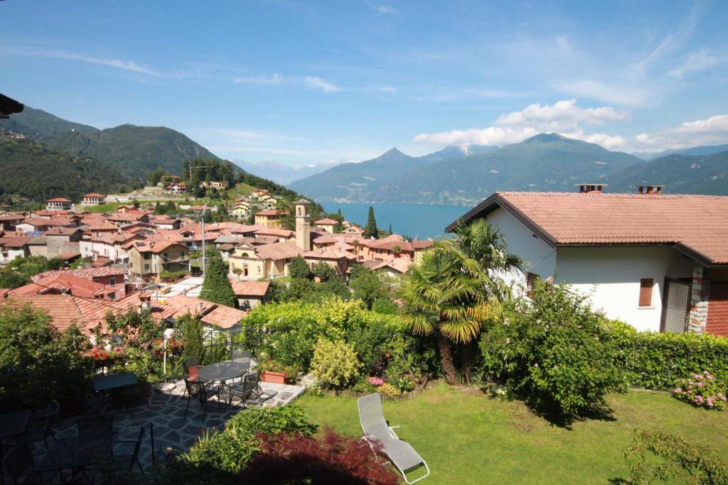 Balcone Fiorito - Camera Familiare Con Vista Lago