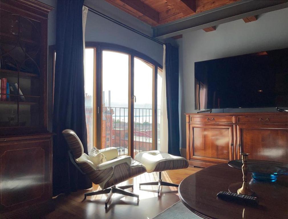 Posedenie v ubytovaní The Venice Penthouse and Rooftop-Terrace at Molino Stucky
