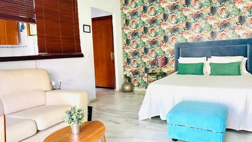 Posteľ alebo postele v izbe v ubytovaní Loft Playa Suite Málaga