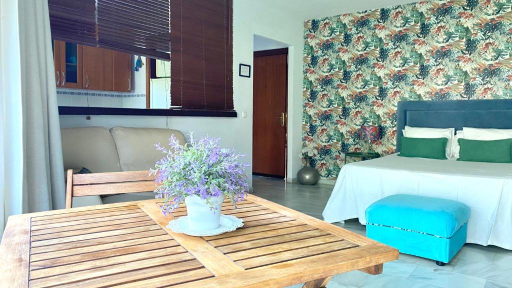 Posteľ alebo postele v izbe v ubytovaní Loft Playa Suite Málaga