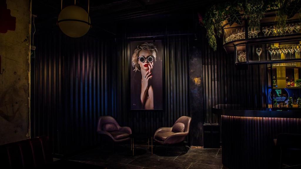 Radisson RED London Greenwich The O2 - Resim 26