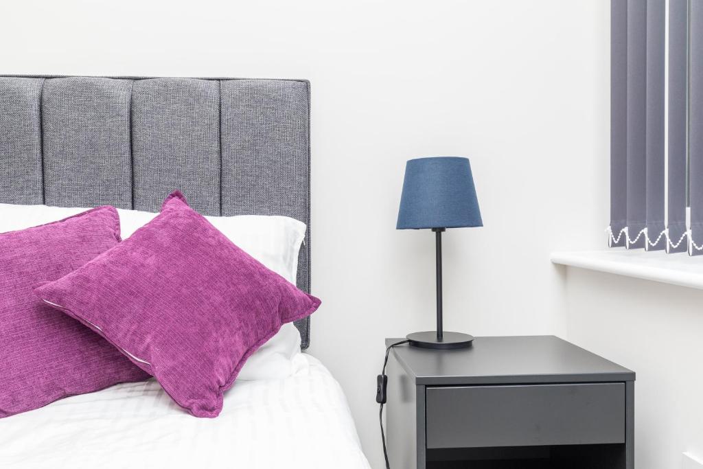 New! Modern Home from Home Apartment by 247 Lets Horsham - Abbey 16