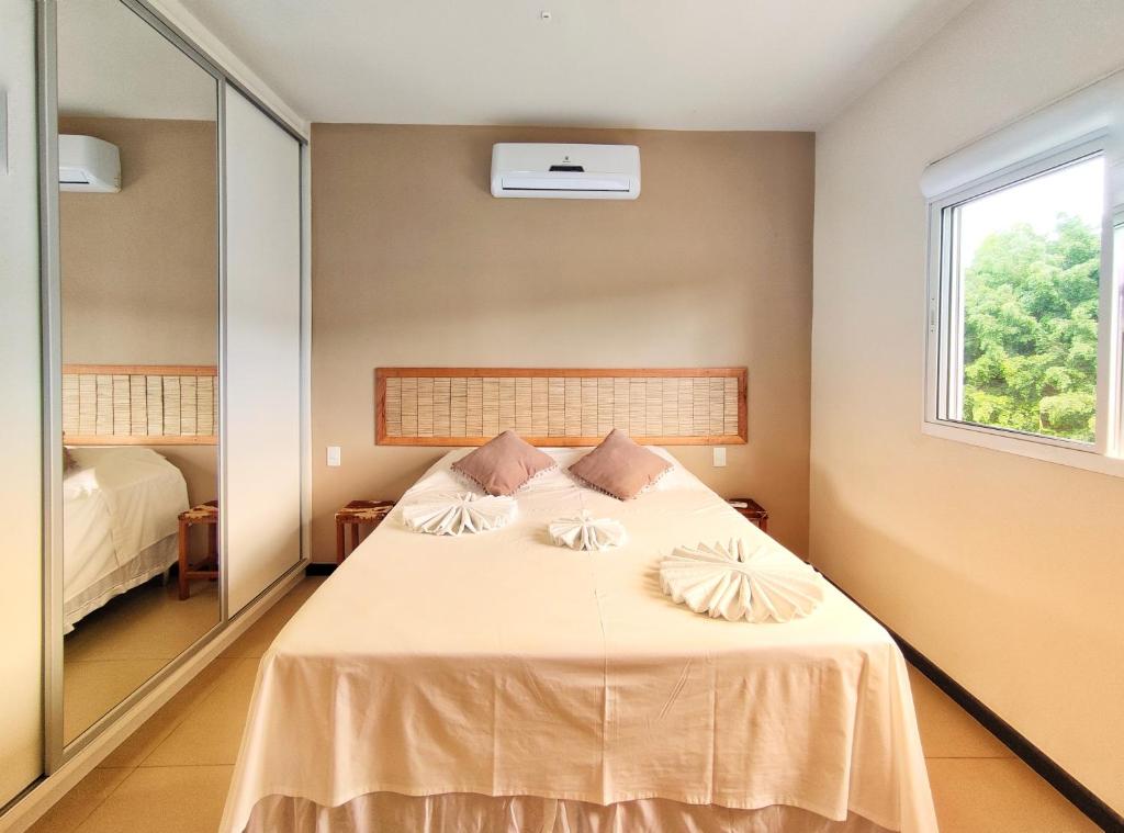 a bedroom with a bed and a large mirror at Pousada Villa Magna - Casa 4 in Diamantina