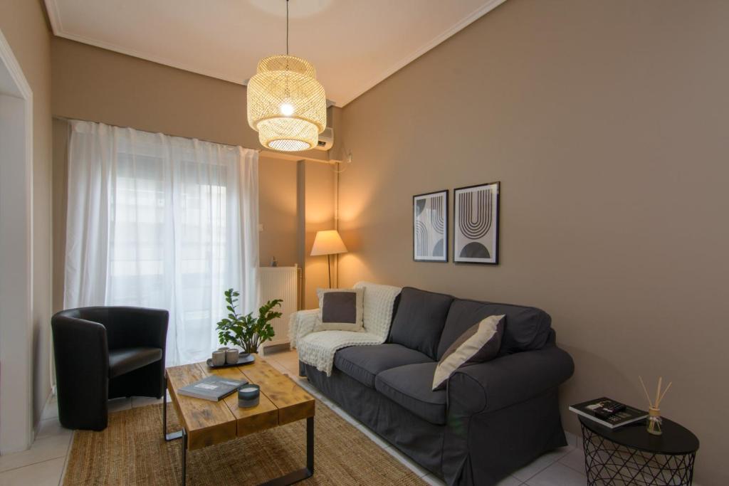 Un lugar para sentarse en APT 48, COZY APARTMENT IN KALAMATA CITY CENTER