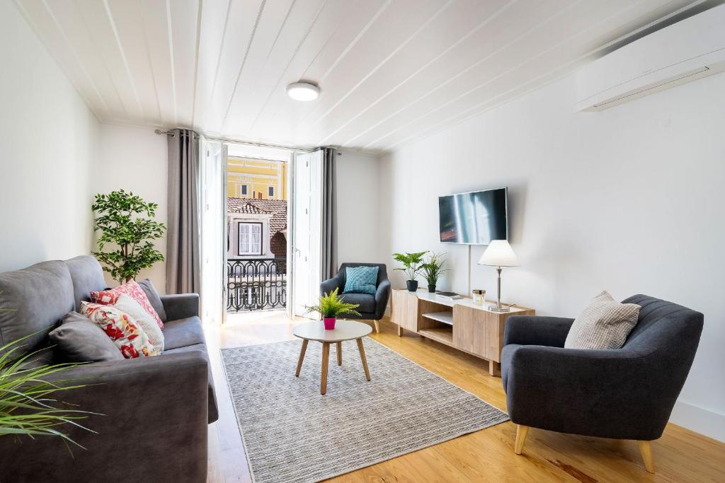 4PAX Apt in Chiado with River View by LovelyStay