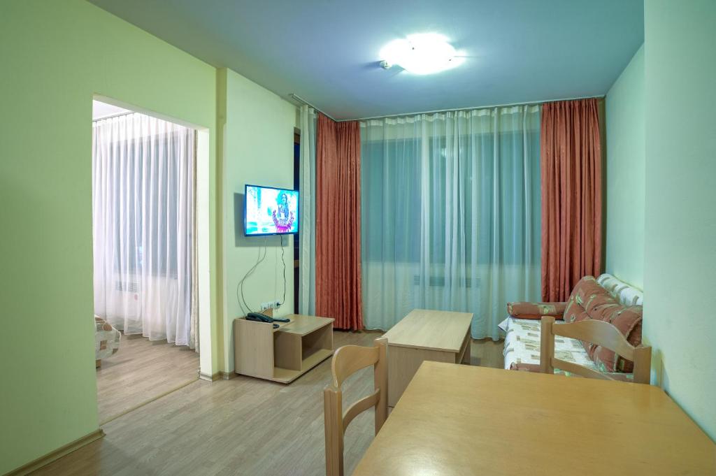 TV a/nebo společenská místnost v ubytování Studio - Apartments Castle Complex 2