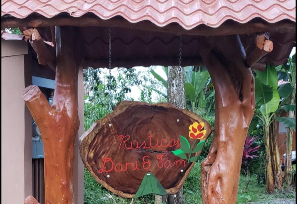 Certifikát, hodnocení, plakát nebo jiný dokument vystavený v ubytování Rústicas Dani & Fam