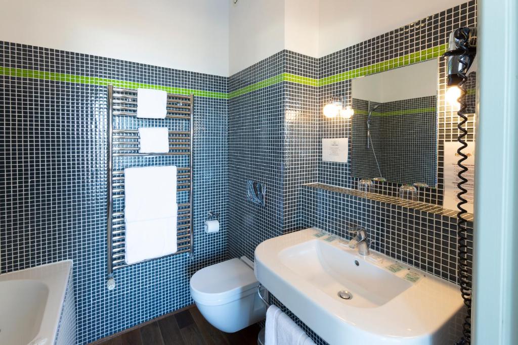 Ванная комната в Hotel Le Rayon Vert