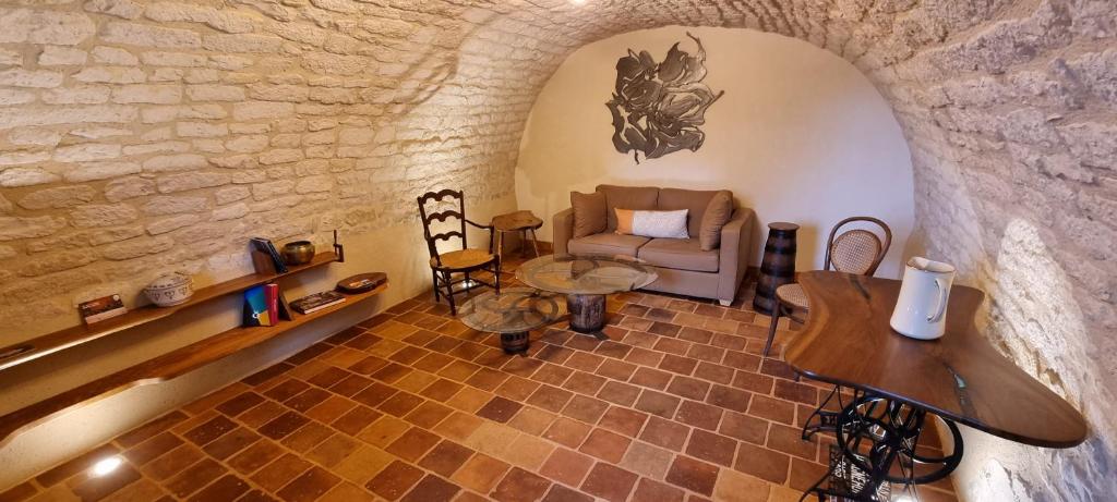 a living room with a couch and a table at Ferme de Laspeyrières in Montcuq