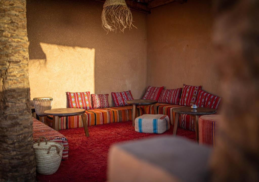 Area soggiorno di Mhamid Luxury Camp Experience