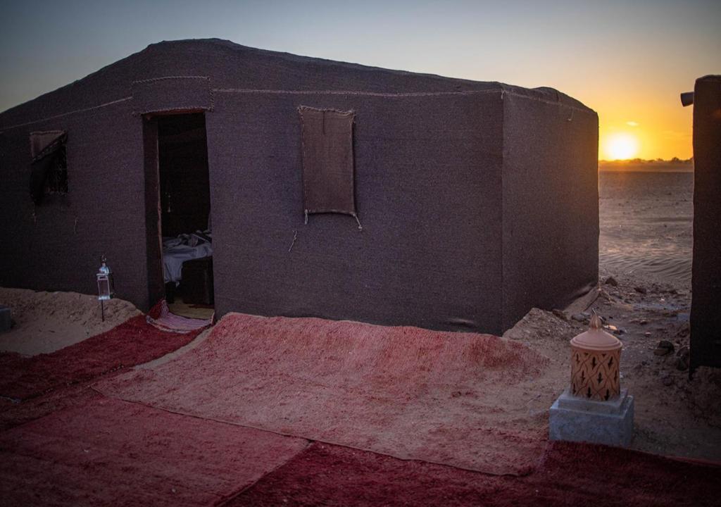 Alba o tramonto visti dall'interno di questo campeggio di lusso o dai dintorni