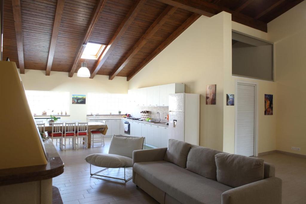 a living room with a couch and a kitchen at B&B ARCOBALENO in Cittanova