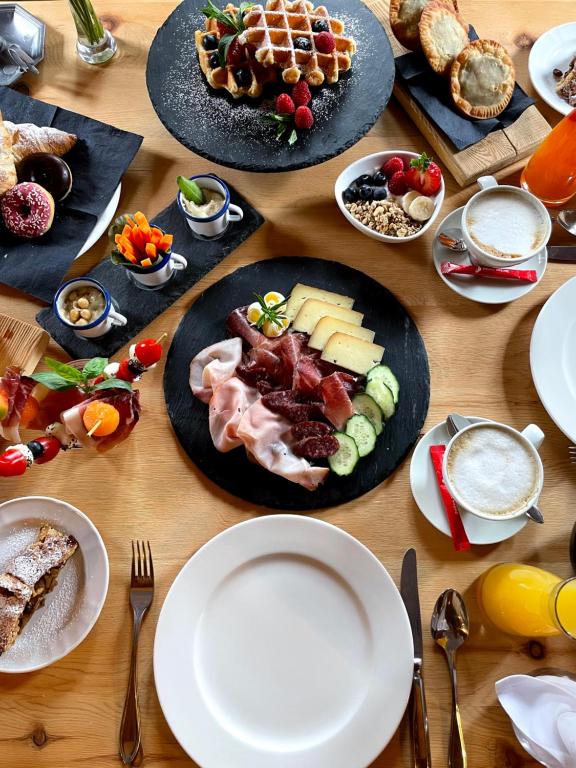 Jedlo v ubytovaní bed & breakfast alebo blízkom okolí