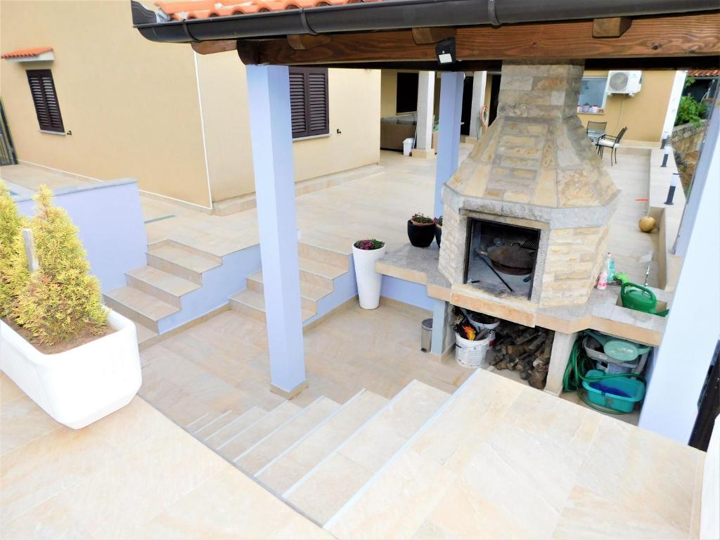 Fotografie z fotogalerie ubytování Apartman "Sabine red" with heated pool v destinaci Omišalj