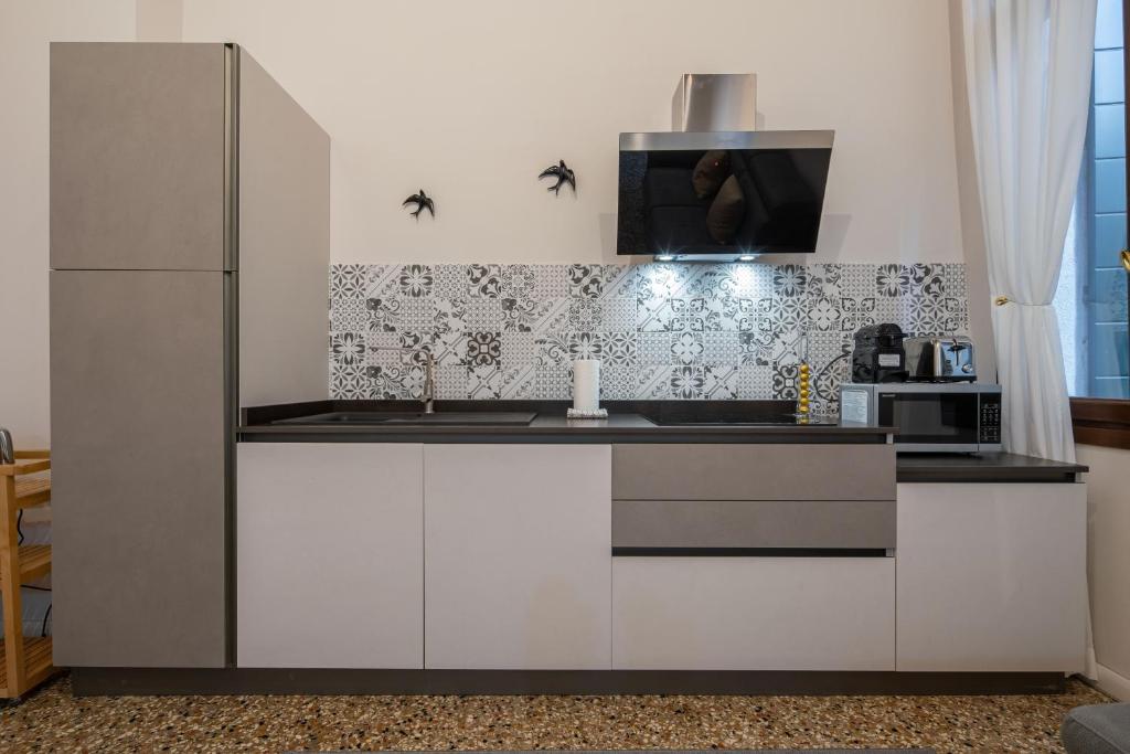 Kuchyňa alebo kuchynka v ubytovaní Apartment Sisila