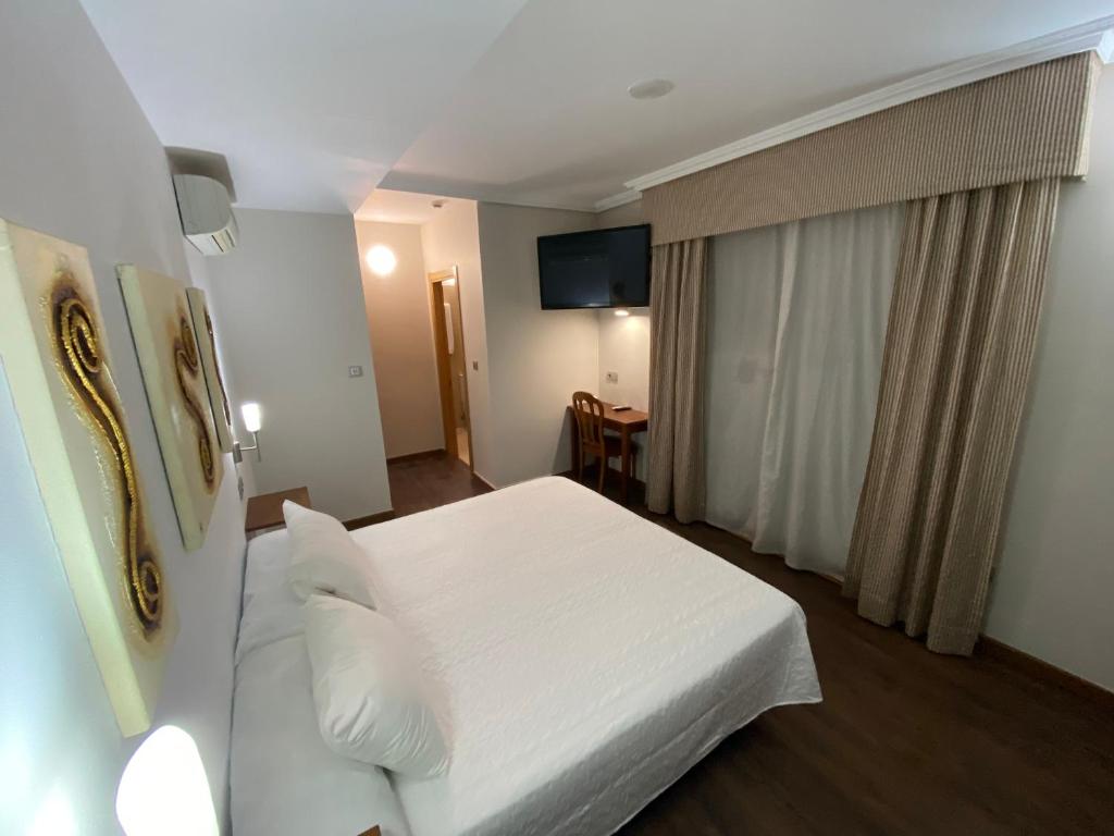 A bed or beds in a room at Hotel Rural Finca Aldeola