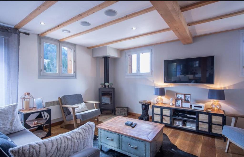 a living room with a couch and a tv at Beautiful 3 Bedroom Chalet in Morzine in Morzine