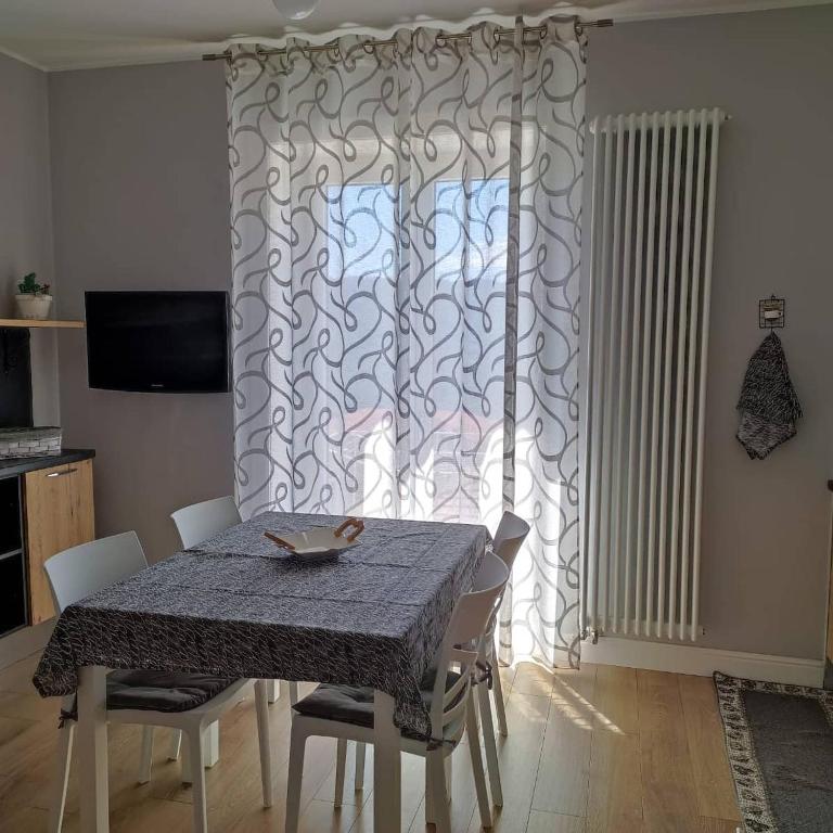 TV a/nebo společenská místnost v ubytování Porta d'Alpi