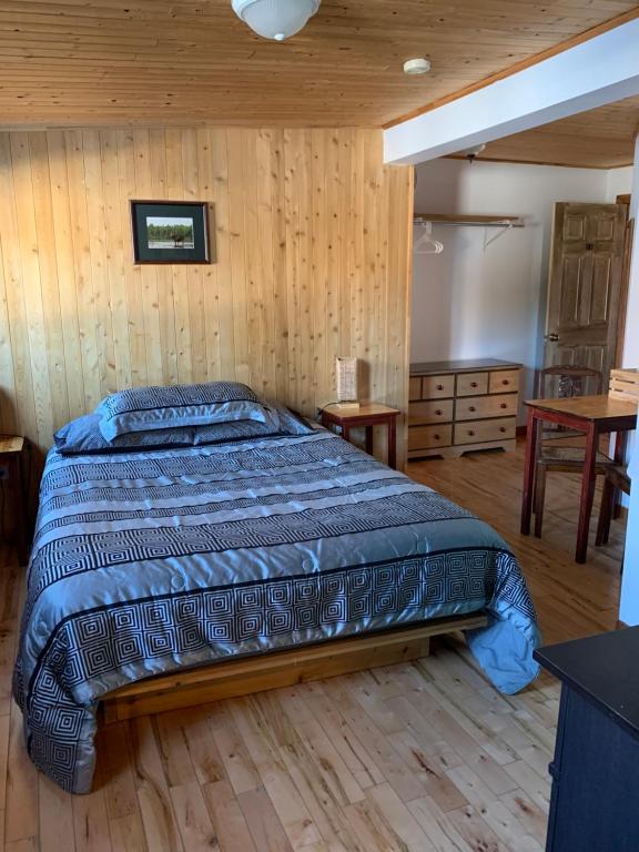 Postel nebo postele na pokoji v ubytování L'Auberge Refuge du Trappeur