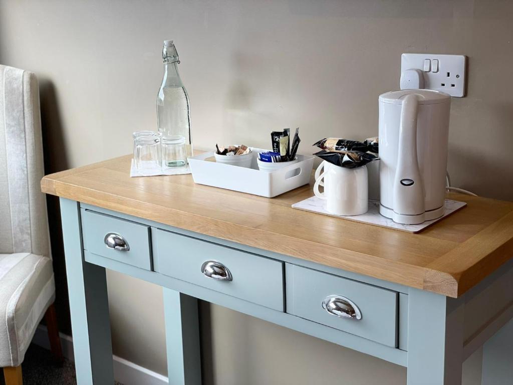 a blue dresser with a counter top with a blender on it at The Skye Bridge Hotel in Kyle of Lochalsh