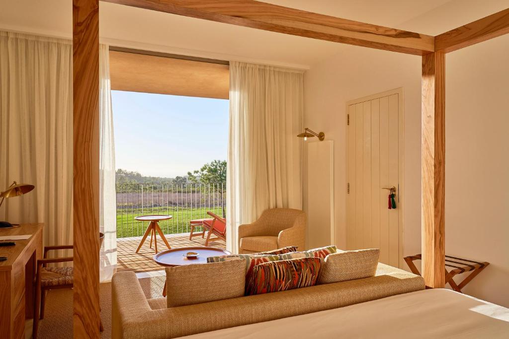 Posezení v ubytování Praia do Canal Nature Retreat - Small Luxury Hotels of the World