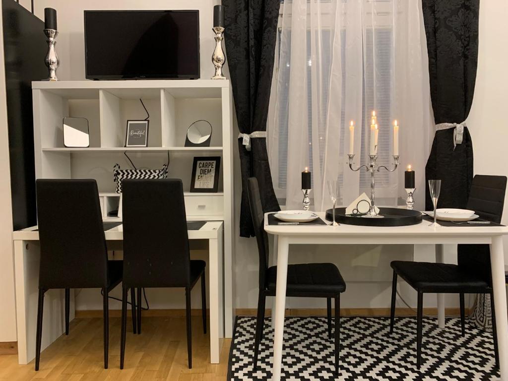 TV a/nebo společenská místnost v ubytování Apartment Aventus