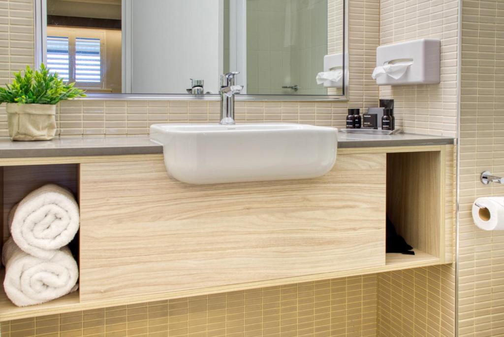 The Palmer Collective - Resim 12