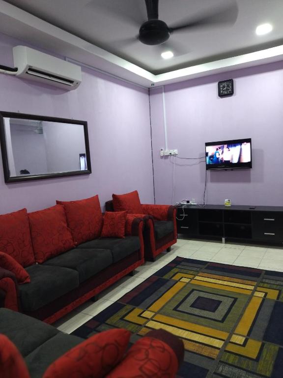 TV a/nebo společenská místnost v ubytování Yatida Homestay - Guest House Port Dickson
