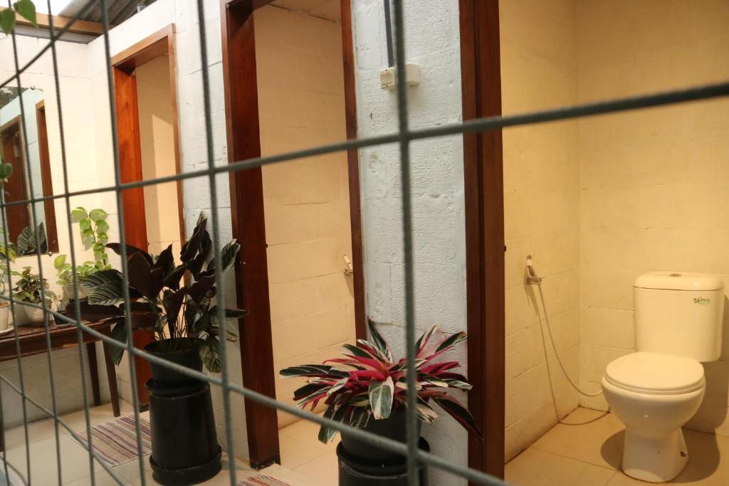 Koupelna v ubytování SEMERU HOSTEL MALANG