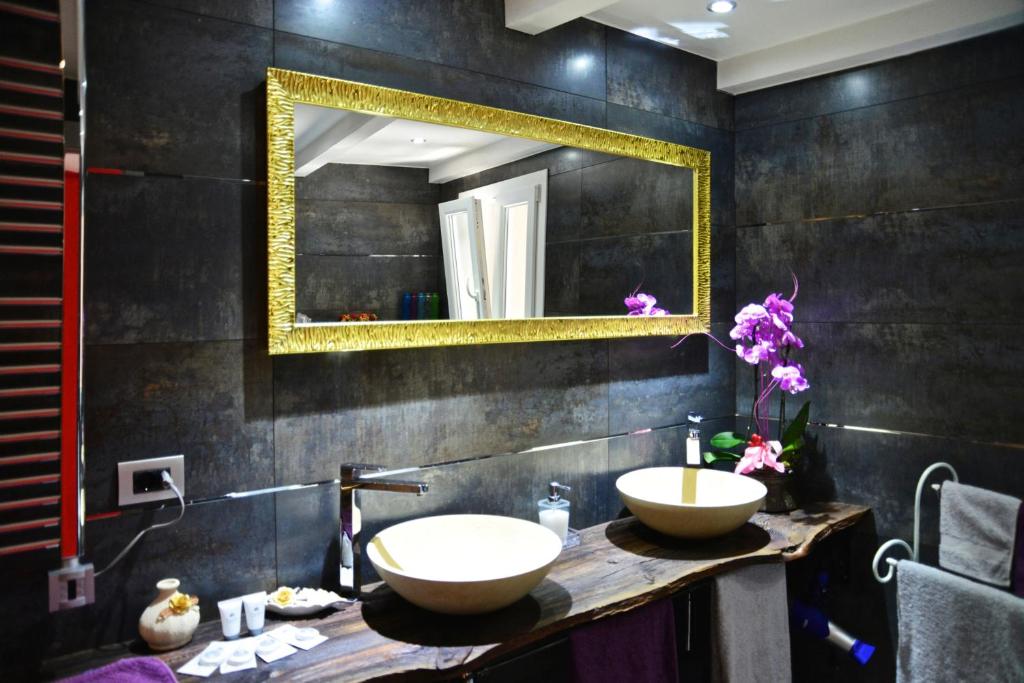 a bathroom with two sinks and a mirror at B&B Torre Porta Marina in Ventimiglia