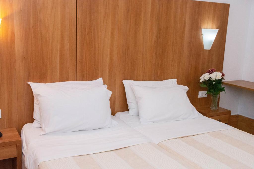 Postel nebo postele na pokoji v ubytování Leto Boutique Hotel Agrinio