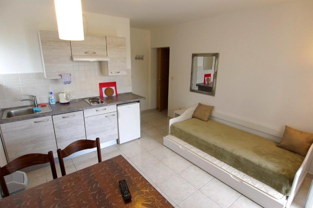 Kuchyň nebo kuchyňský kout v ubytování Paklenica Sport Apartments