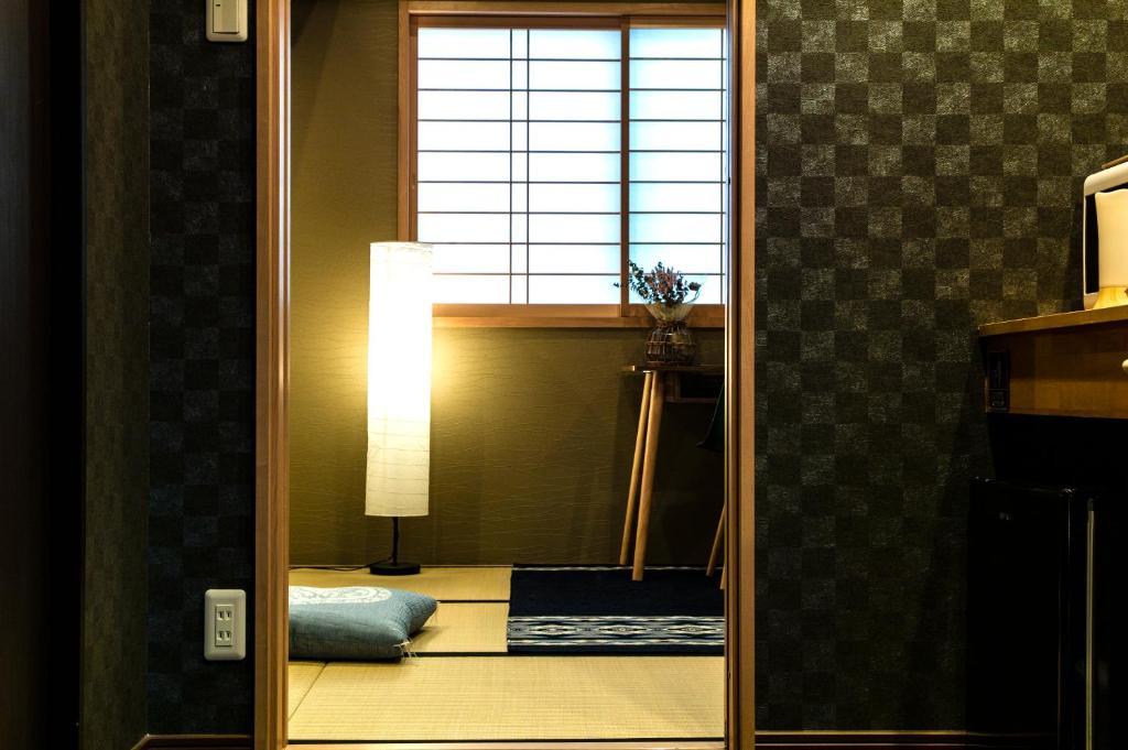 a mirror reflection of a room with a window at Eiki in Kyoto