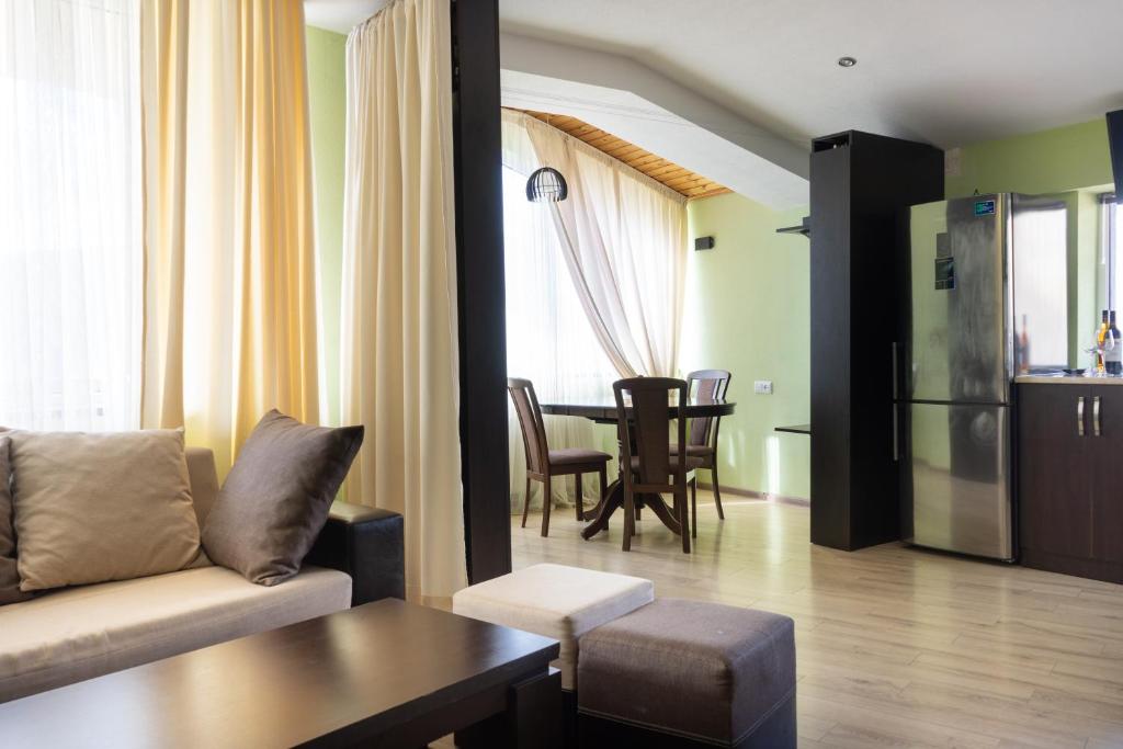 Posezení v ubytování 2-room Apartment NFT Gudauri Penta 501