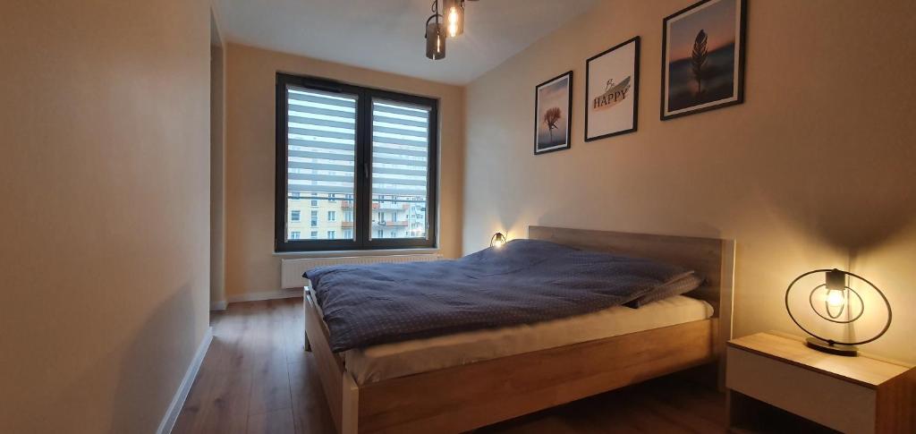 Posteľ alebo postele v izbe v ubytovaní APARTAMENT KAZART.PL 5 CENTURM/PLAC UNII
