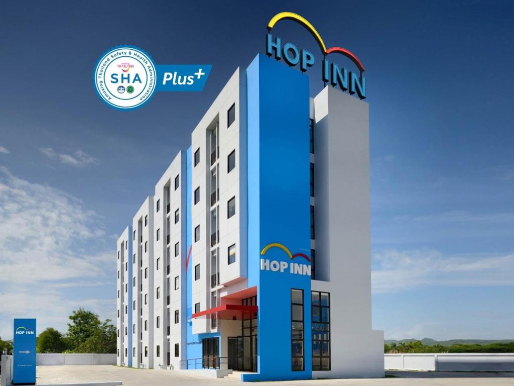 a rendering of the hotel hop inn at Hop Inn Chumphon in Chumphon