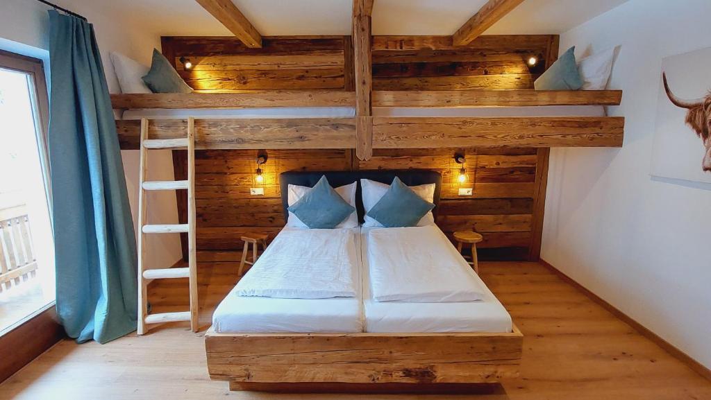 Postel nebo postele na pokoji v ubytování Alpenchalet Almrose